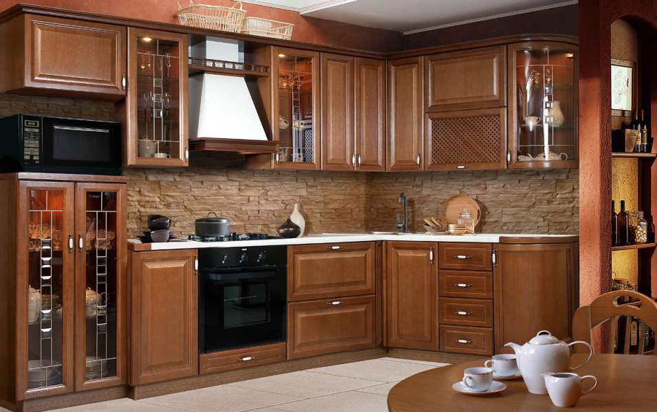 Tủ bếp kết hợp cửa kính trang trí kiểu dáng lôi cuốn